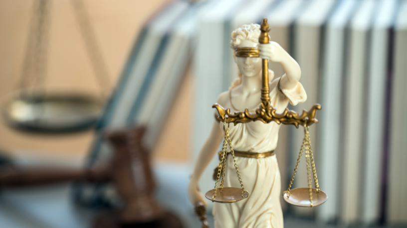 Jurisprudência e licitações: entenda como as decisões dos tribunais moldam o cenário atual 32 Licitações mais seguras com o olhar jurídico de Leonardo Manzan.