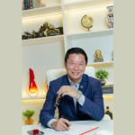 Milton Seigi Hayashi mostra como o lifting devolve contorno, firmeza e autoestima com técnicas modernas e seguras.