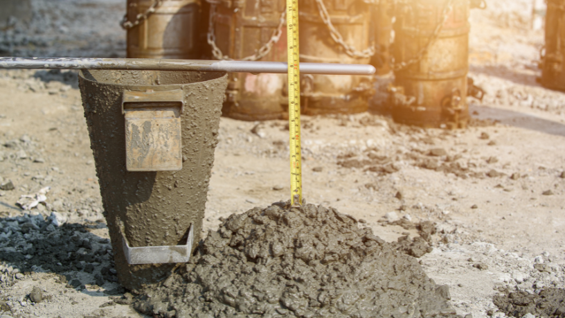 Descubra com Valderci Malagosini Machado como o controle tecnológico do concreto garante mais eficiência, economia e segurança na produção de blocos e peças.